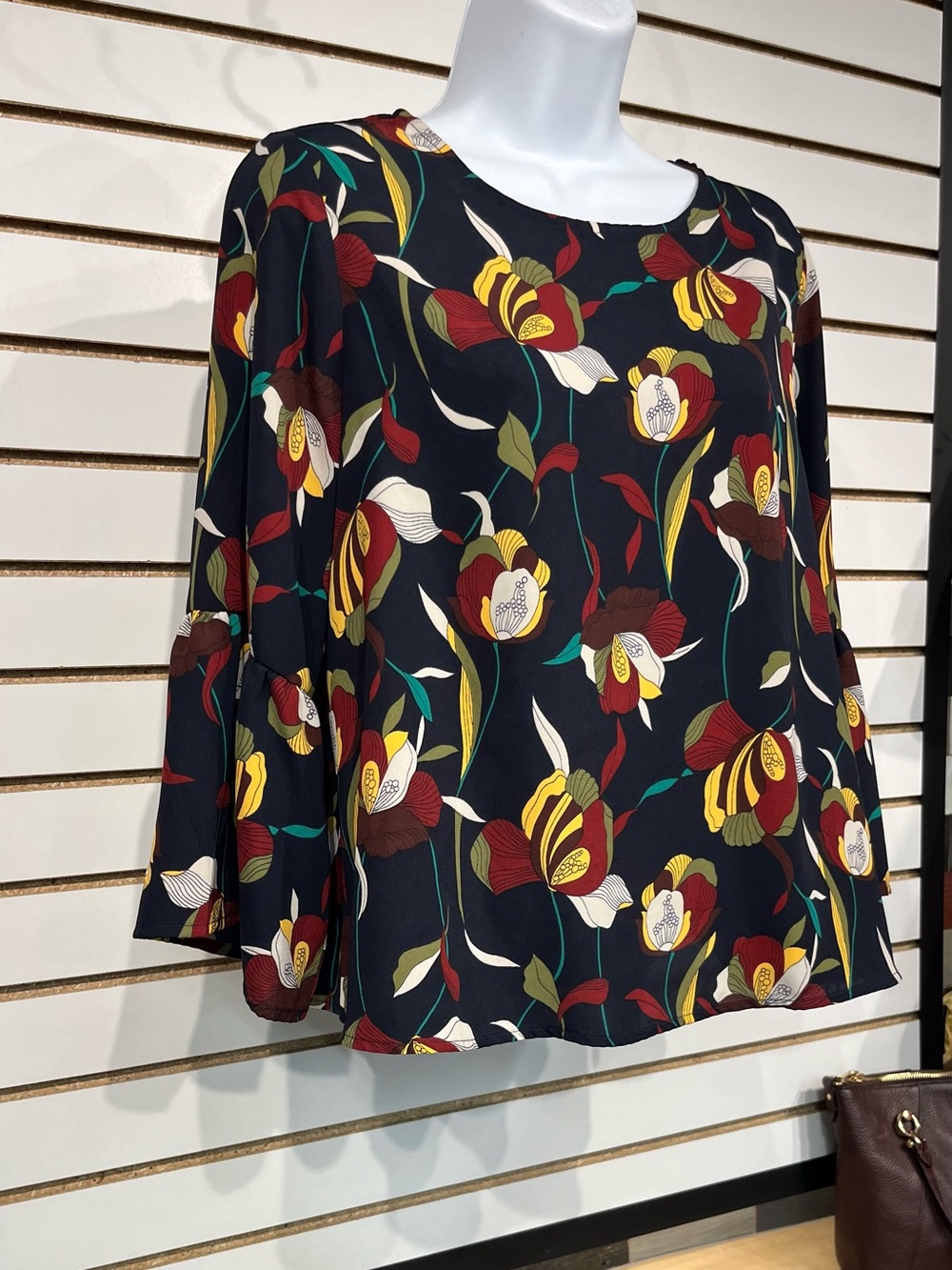 W5 floral blouse size small - Picture 3 of 9